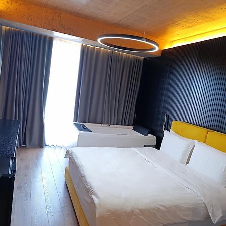 Toka Hotel Restaurant Udenisht Екстер'єр фото