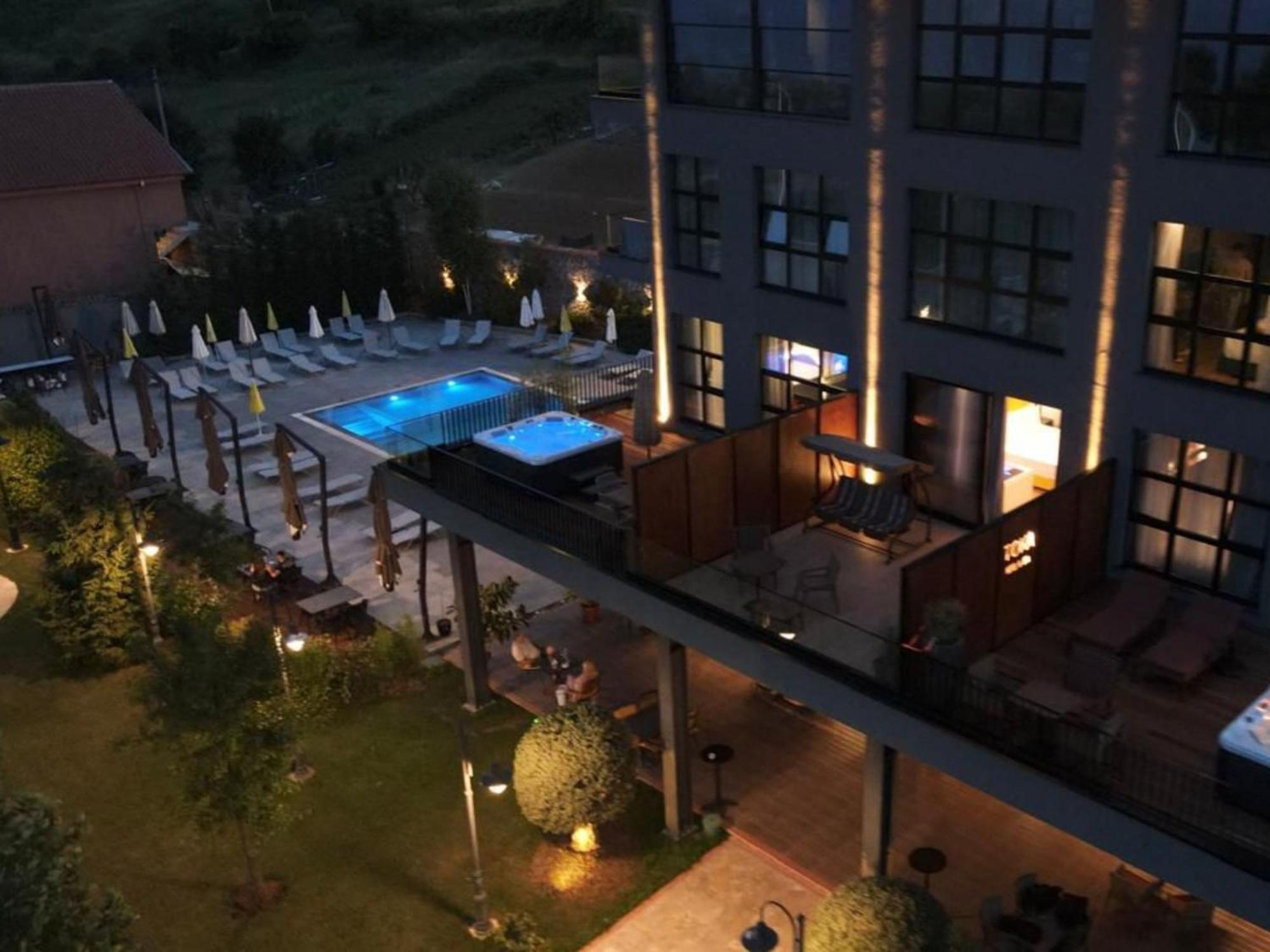 Toka Hotel Restaurant Udenisht Екстер'єр фото