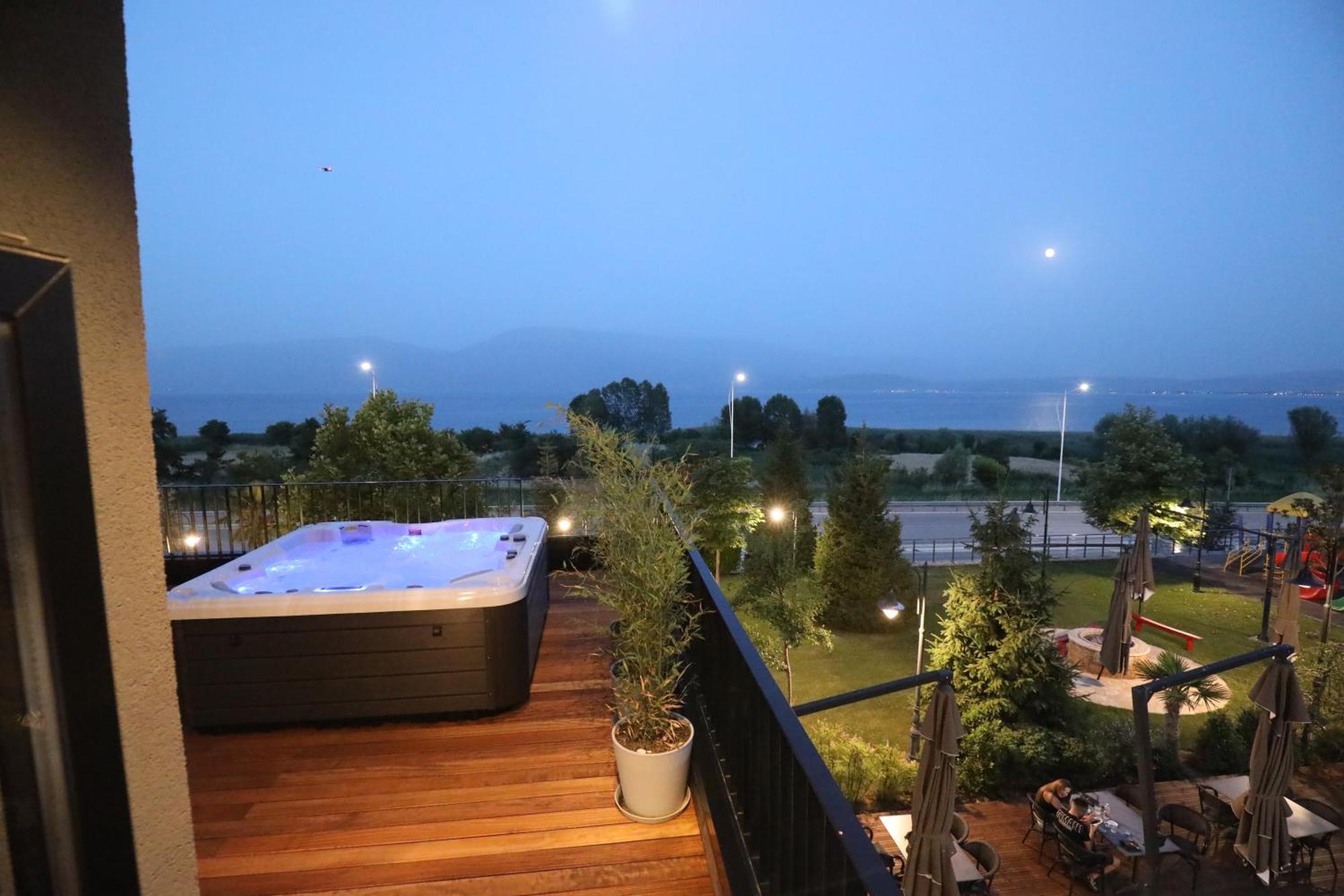 Toka Hotel Restaurant Udenisht Екстер'єр фото