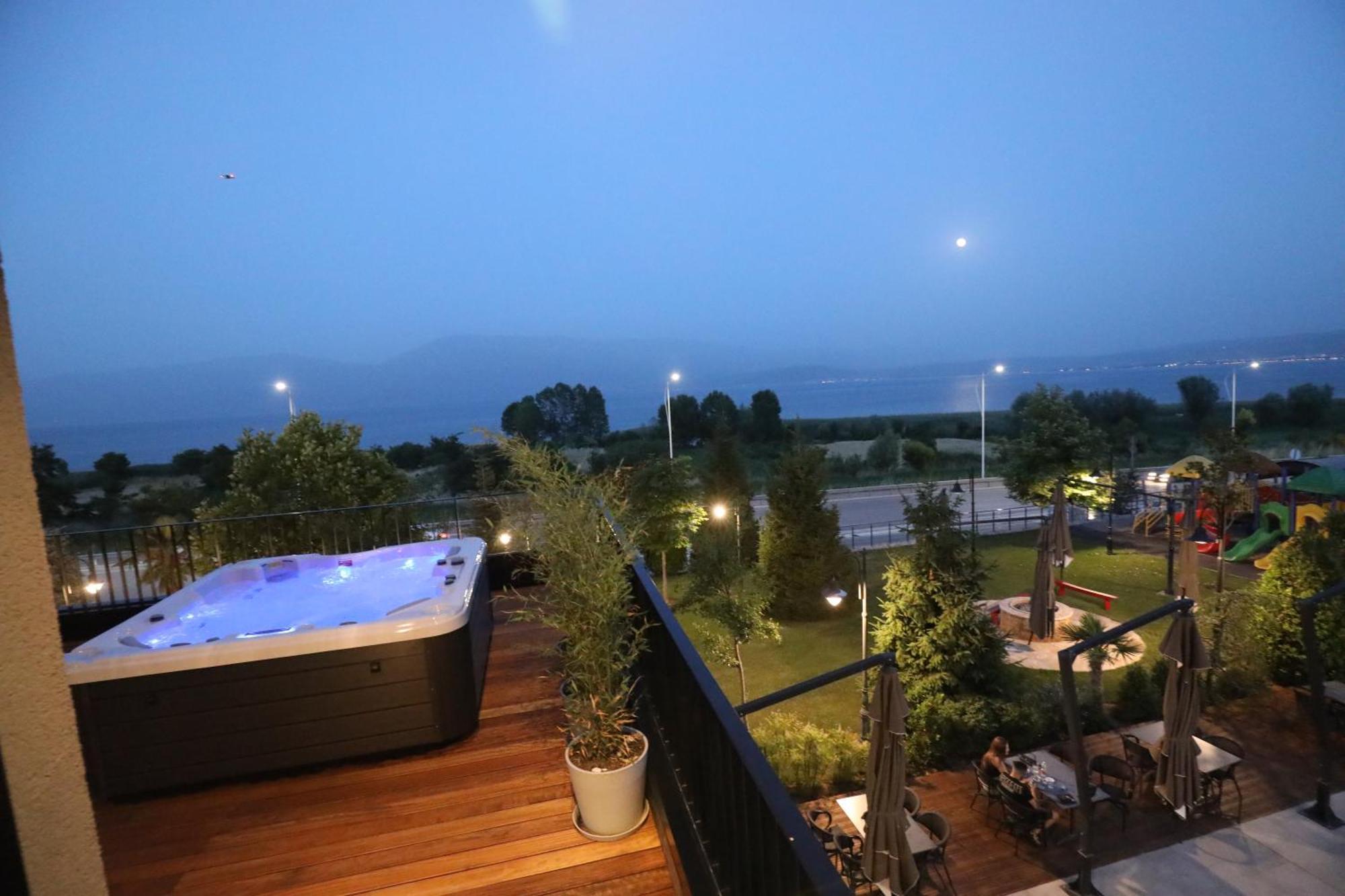 Toka Hotel Restaurant Udenisht Екстер'єр фото
