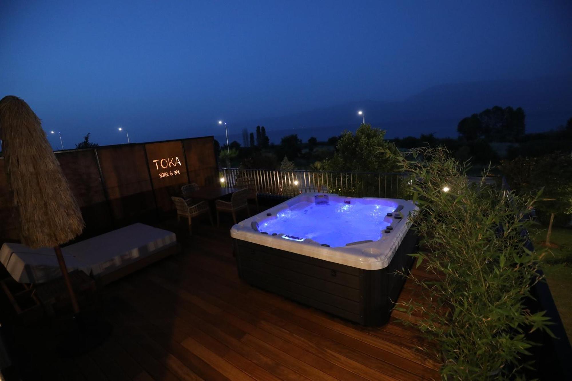 Toka Hotel Restaurant Udenisht Екстер'єр фото