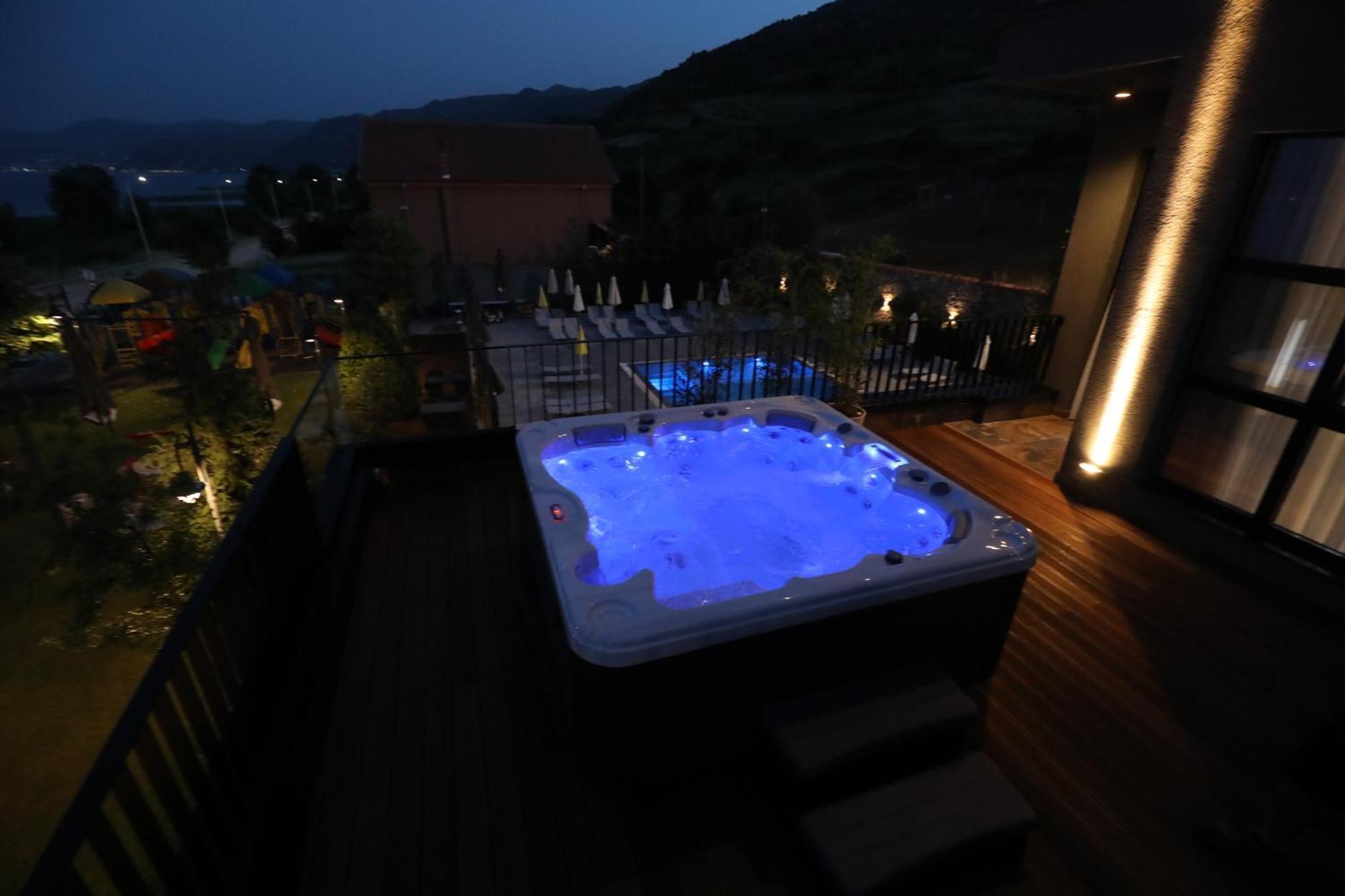 Toka Hotel Restaurant Udenisht Екстер'єр фото