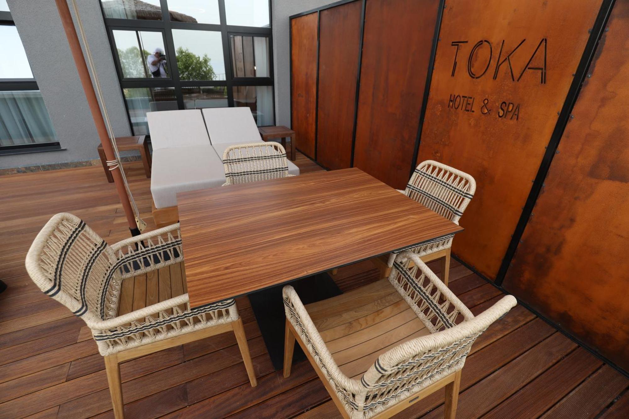 Toka Hotel Restaurant Udenisht Екстер'єр фото