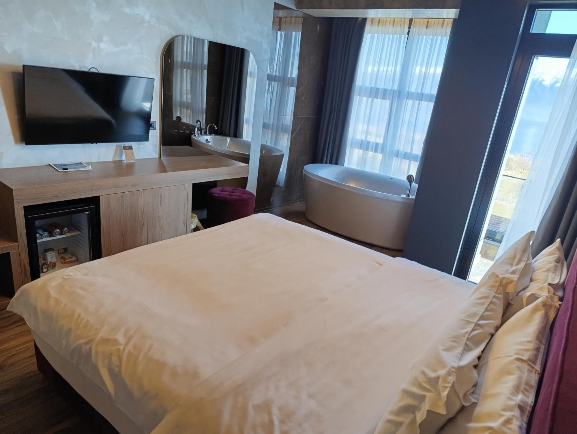 Toka Hotel Restaurant Udenisht Екстер'єр фото