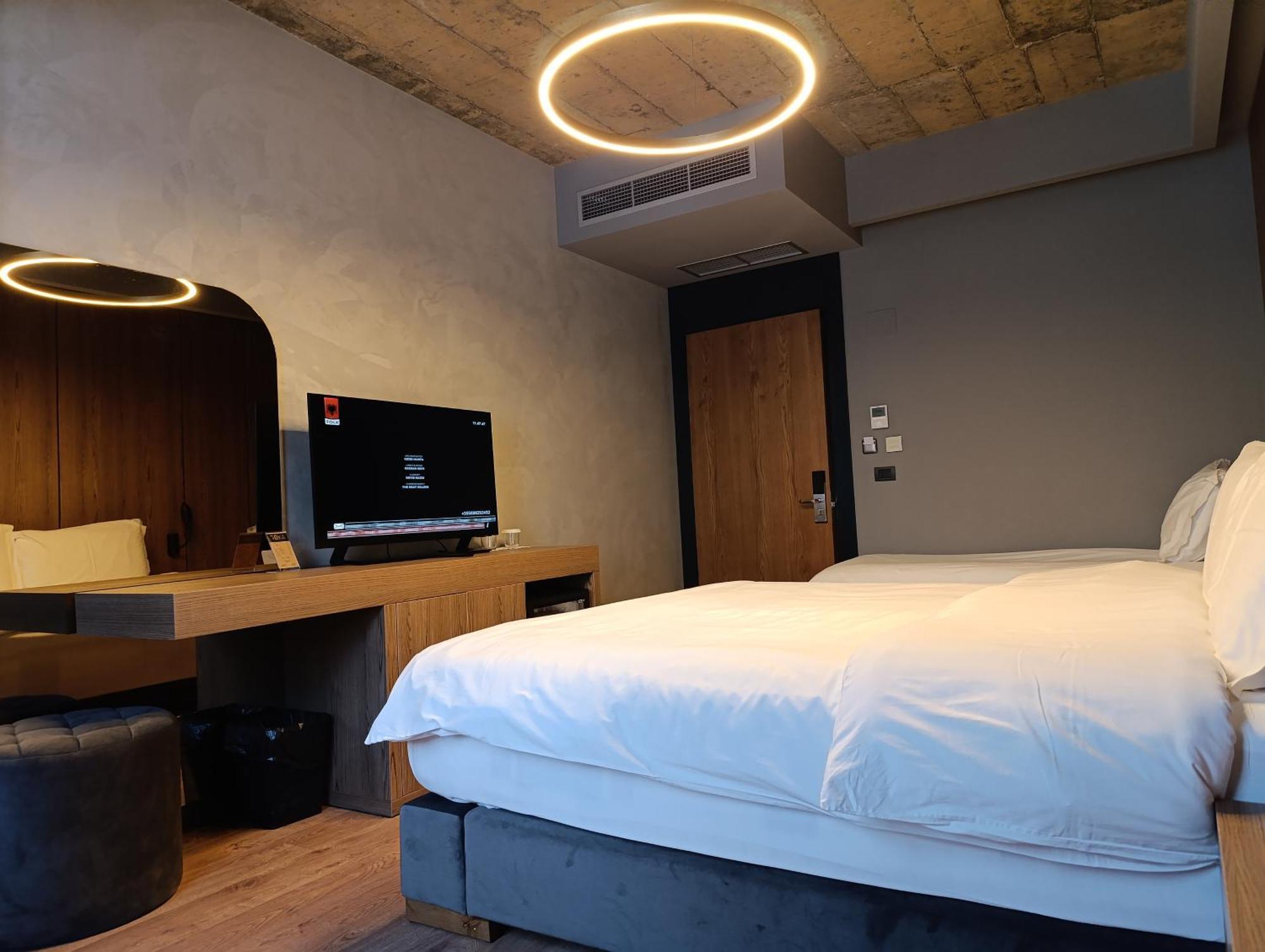 Toka Hotel Restaurant Udenisht Екстер'єр фото