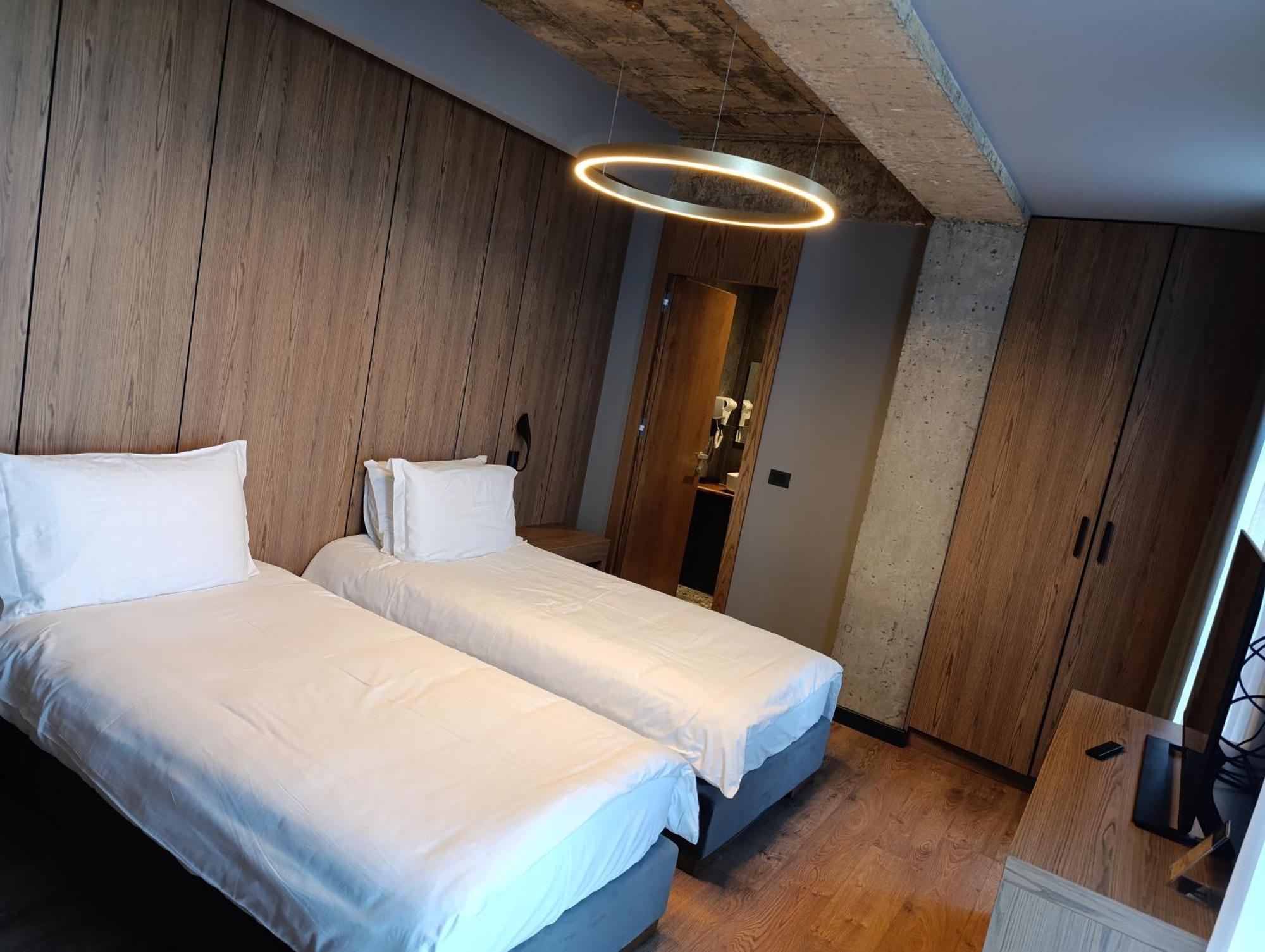 Toka Hotel Restaurant Udenisht Екстер'єр фото