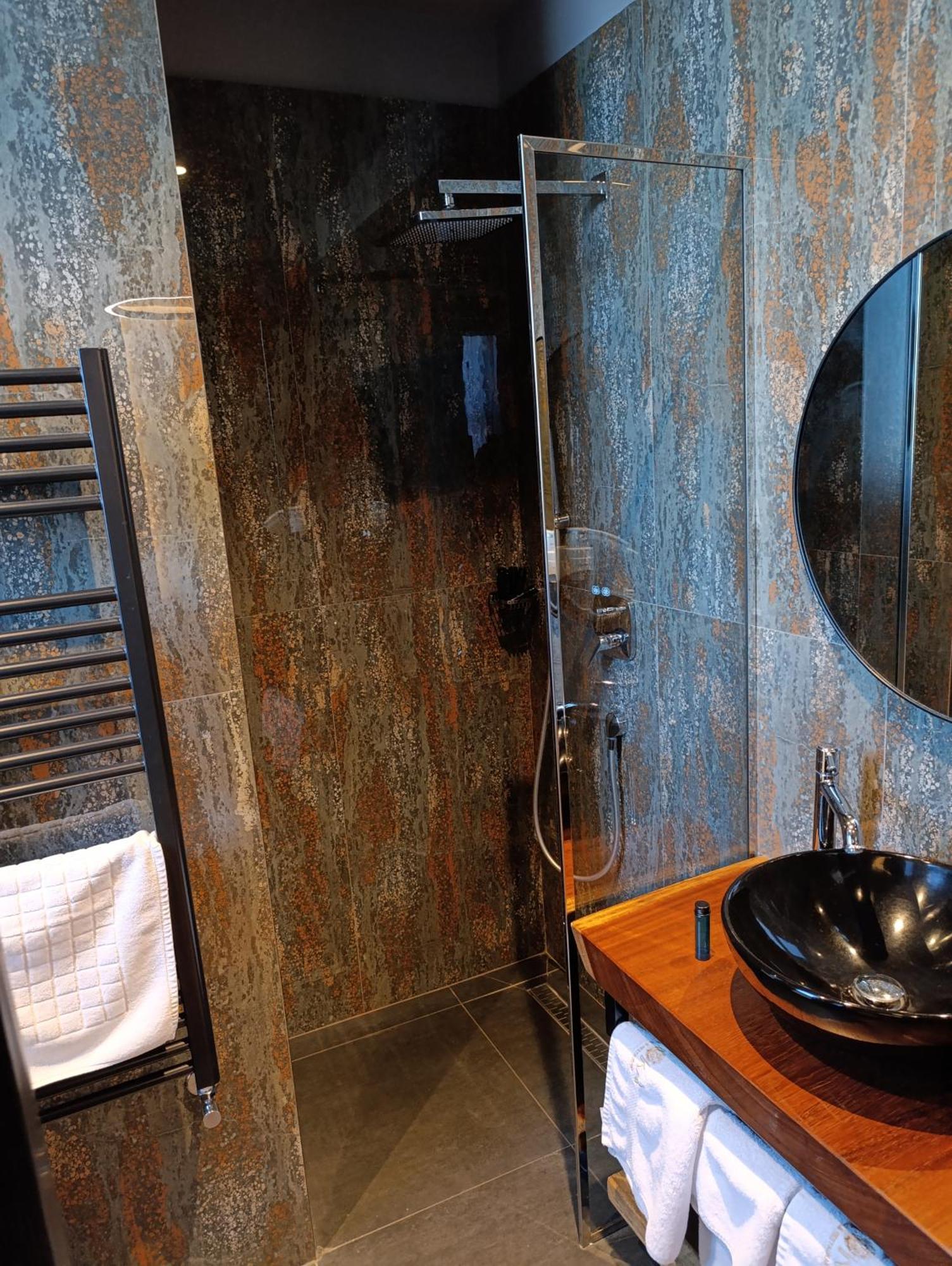 Toka Hotel Restaurant Udenisht Екстер'єр фото